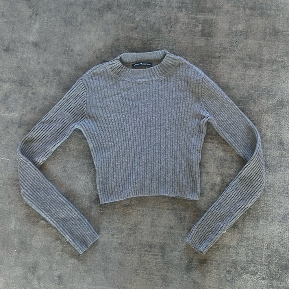 Brandy Melville Cropped sweater